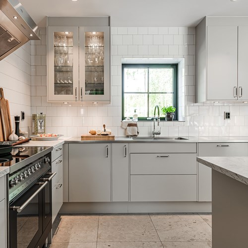 Peak Fastighetsförmedling förmedlar bostäder och fritidshus över hela landet